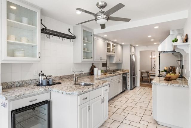 546 Sand Hill Circle, Menlo Park, CA 94025