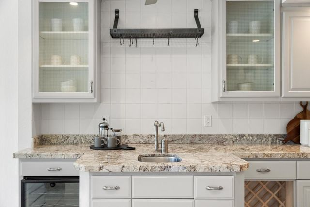546 Sand Hill Circle, Menlo Park, CA 94025