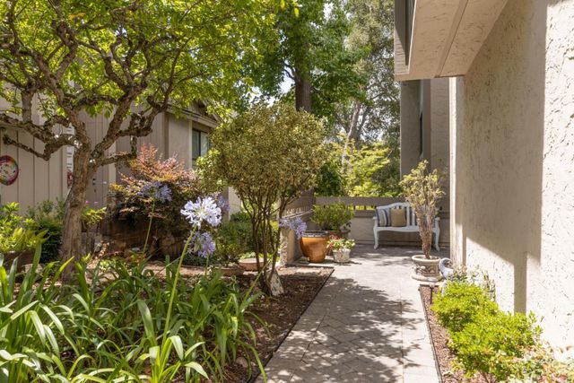 546 Sand Hill Circle, Menlo Park, CA 94025