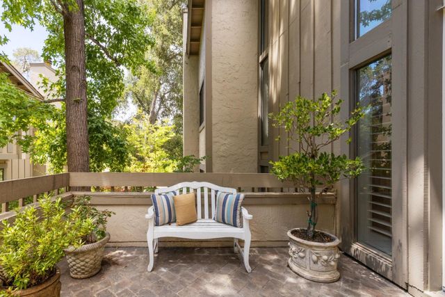 546 Sand Hill Circle, Menlo Park, CA 94025