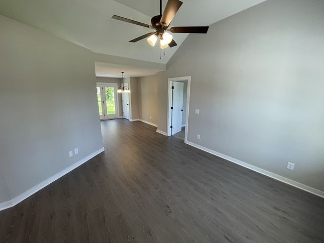 561 20th Ave, W, Springfield, TN 37172