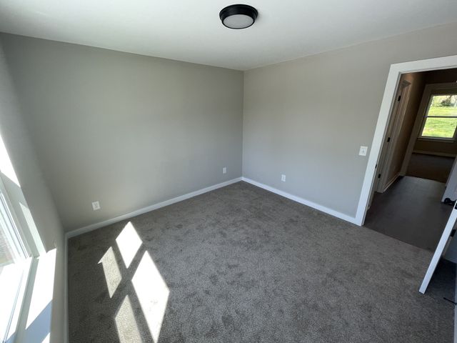 561 20th Ave, W, Springfield, TN 37172