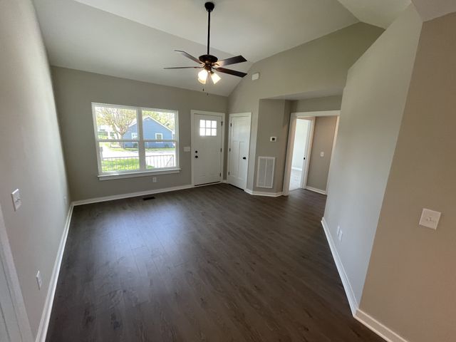 561 20th Ave, W, Springfield, TN 37172