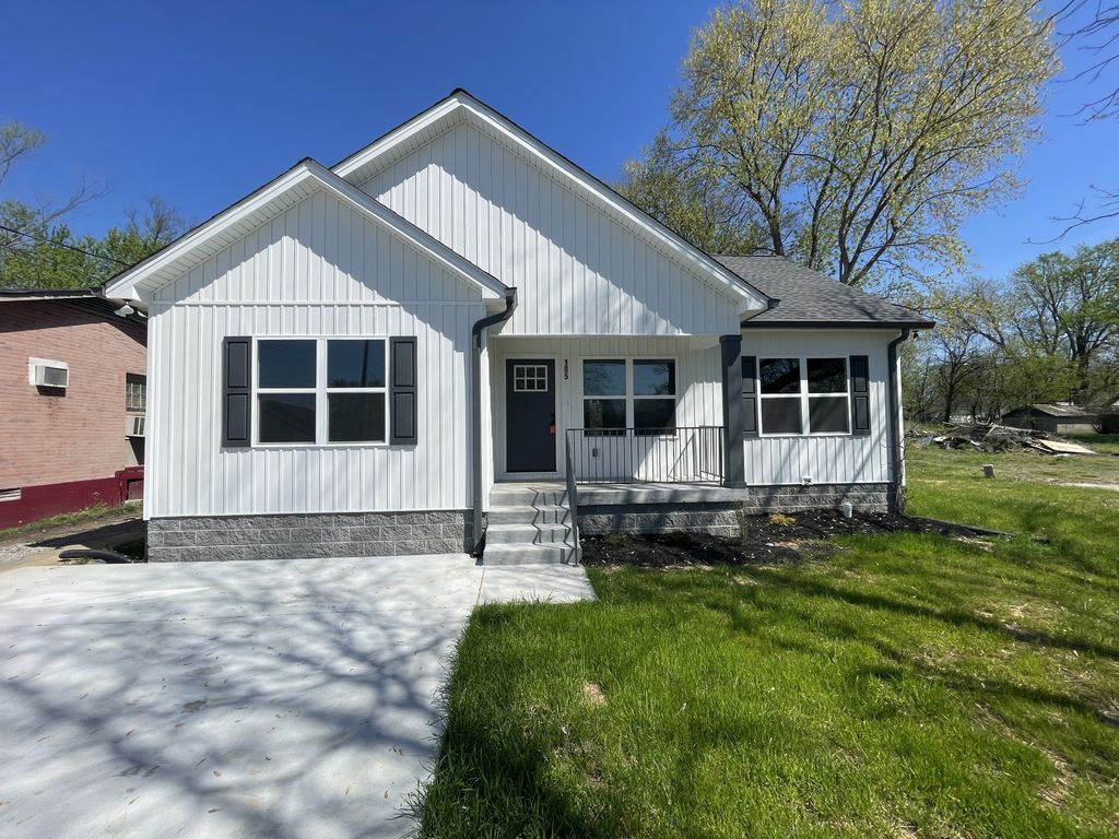 561 20th Ave, W, Springfield, TN 37172