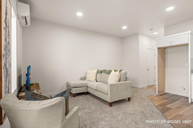 2028 Sunset Drive 8, Medford, OR 97501