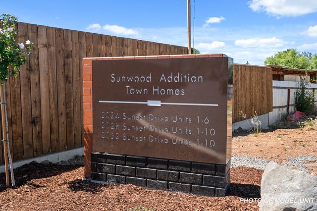 2028 Sunset Drive 8, Medford, OR 97501