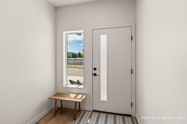 2028 Sunset Drive 8, Medford, OR 97501