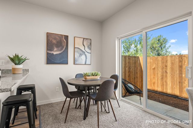 2028 Sunset Drive 8, Medford, OR 97501