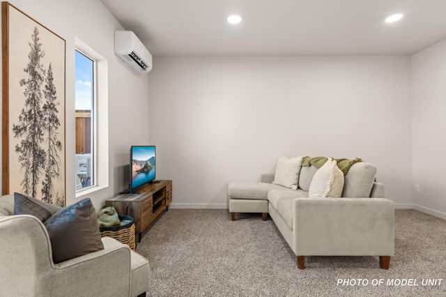 2028 Sunset Drive 8, Medford, OR 97501