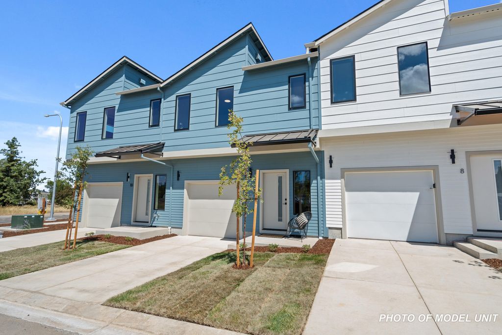 2028 Sunset Drive 8, Medford, OR 97501