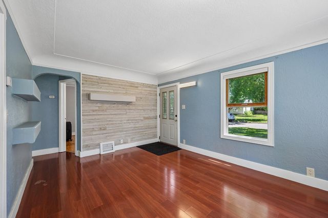 5327 Colfax Avenue N, Brooklyn Center, MN 55430