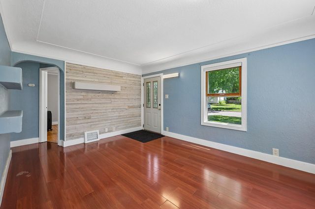 5327 Colfax Avenue N, Brooklyn Center, MN 55430