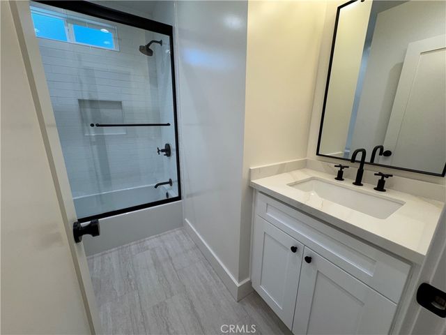 6837 Oak Park Avenue, Lake Balboa, CA 91406