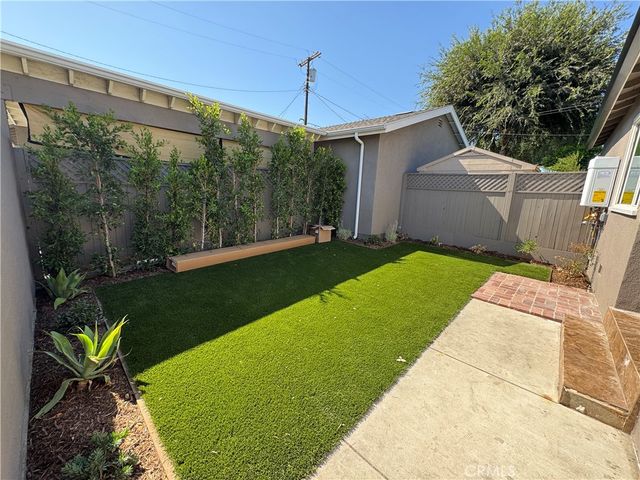 6837 Oak Park Avenue, Lake Balboa, CA 91406