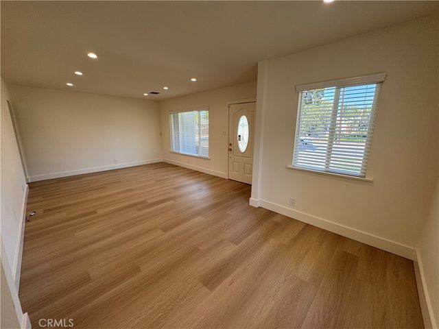 6837 Oak Park Avenue, Lake Balboa, CA 91406
