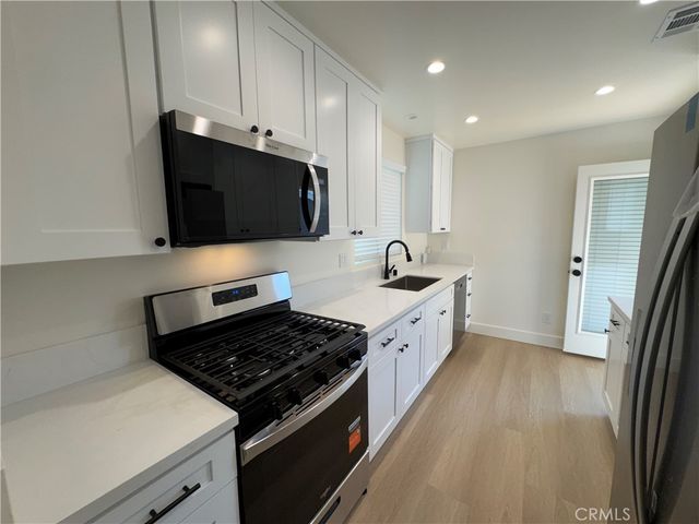 6837 Oak Park Avenue, Lake Balboa, CA 91406