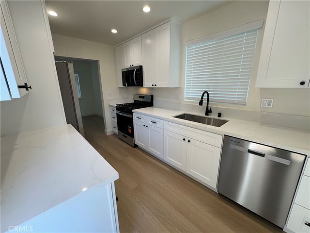6837 Oak Park Avenue, Lake Balboa, CA 91406