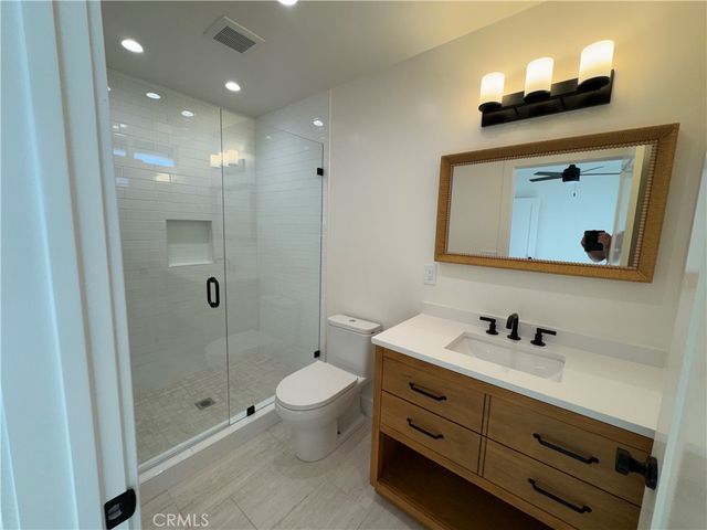 6837 Oak Park Avenue, Lake Balboa, CA 91406