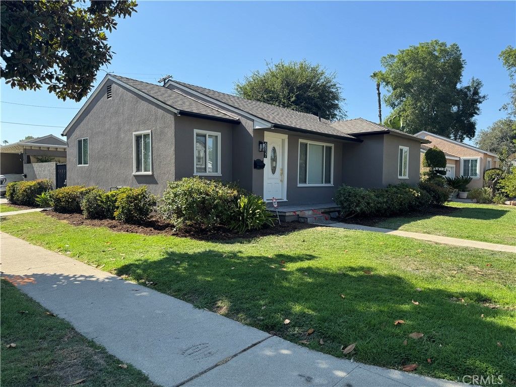 6837 Oak Park Avenue, Lake Balboa, CA 91406