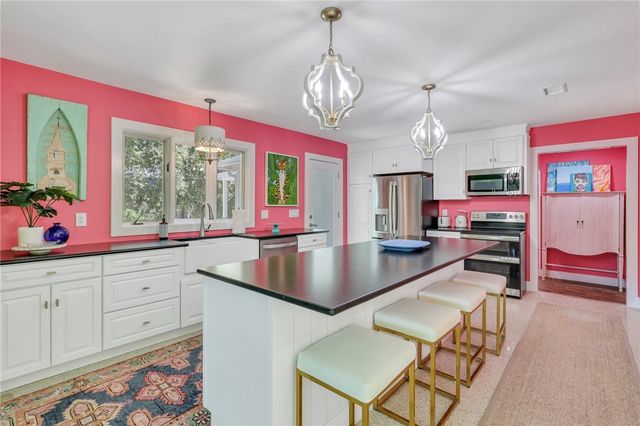 121 Colonial Drive, St Simons Island, GA 31522