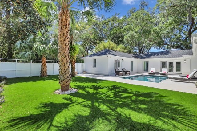 121 Colonial Drive, St Simons Island, GA 31522