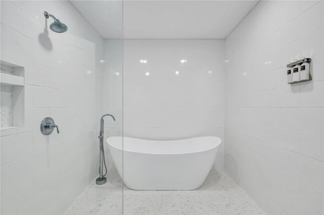 121 Colonial Drive, St Simons Island, GA 31522