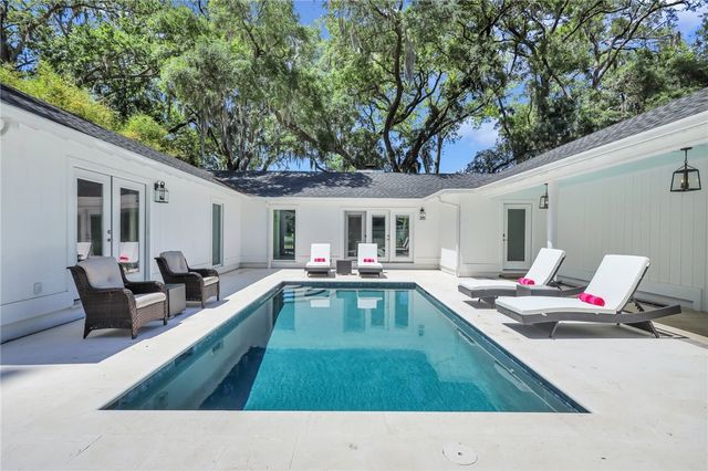 121 Colonial Drive, St Simons Island, GA 31522