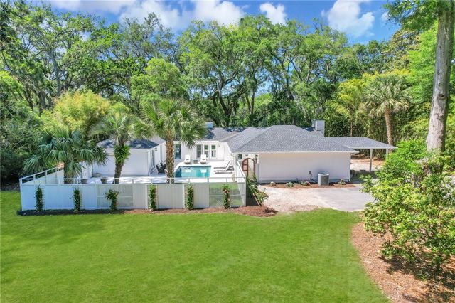 121 Colonial Drive, St Simons Island, GA 31522