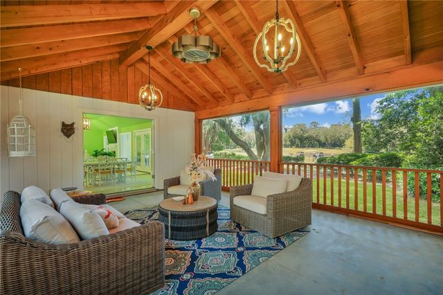 121 Colonial Drive, St Simons Island, GA 31522