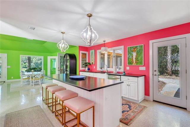 121 Colonial Drive, St Simons Island, GA 31522