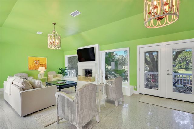 121 Colonial Drive, St Simons Island, GA 31522