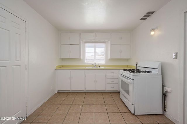 1015 Mechem Avenue, Las Cruces, NM 88005