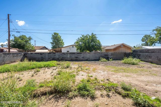1015 Mechem Avenue, Las Cruces, NM 88005