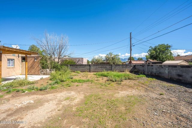 1015 Mechem Avenue, Las Cruces, NM 88005