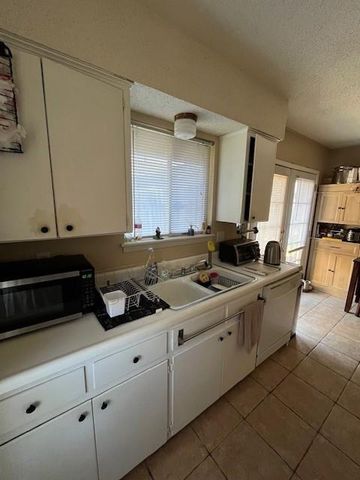 8103 Exmoor DR A, Austin, TX 78757