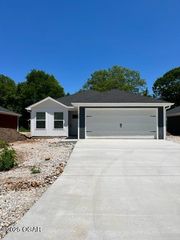 705 N Washington Street, Carterville, MO 64835