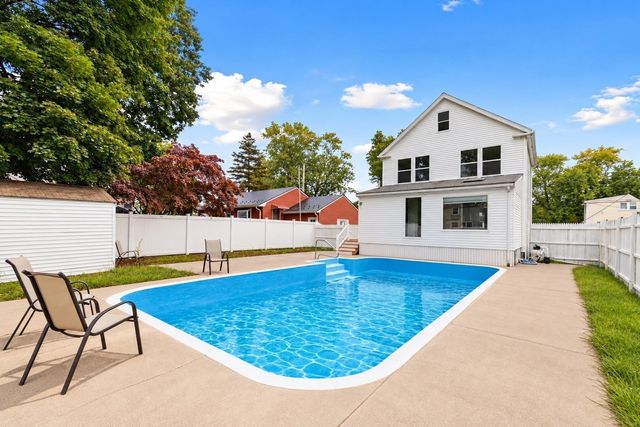 3 Crane St, Danvers, MA 01923