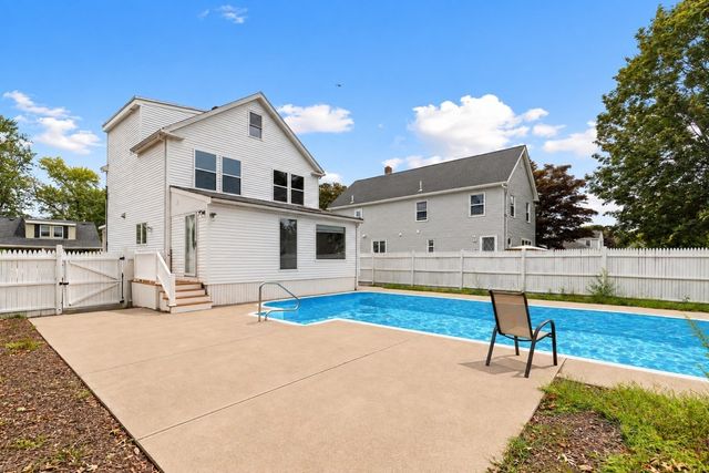 3 Crane St, Danvers, MA 01923