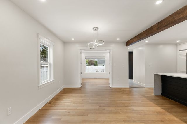 3 Crane St, Danvers, MA 01923