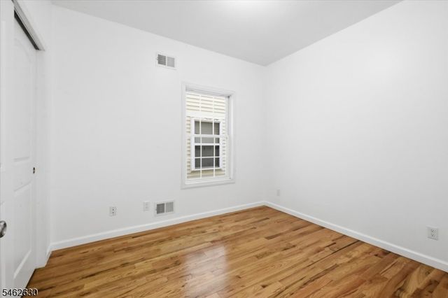 28 Davis St, Harrison Town, NJ 07029