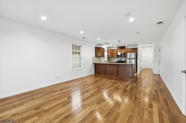 28 Davis St, Harrison Town, NJ 07029