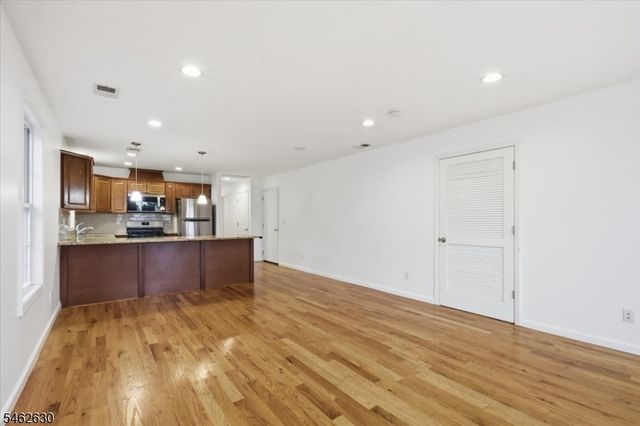 28 Davis St, Harrison Town, NJ 07029