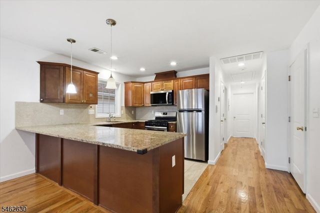 28 Davis St, Harrison Town, NJ 07029
