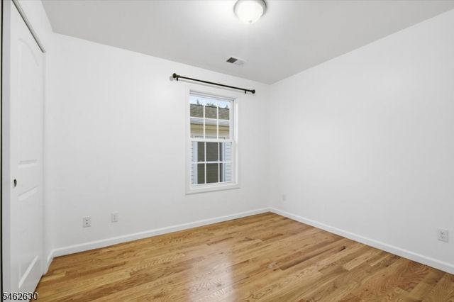 28 Davis St, Harrison Town, NJ 07029