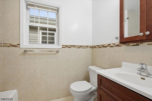 28 Davis St, Harrison Town, NJ 07029