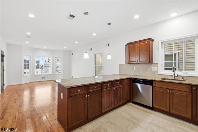 28 Davis St, Harrison Town, NJ 07029