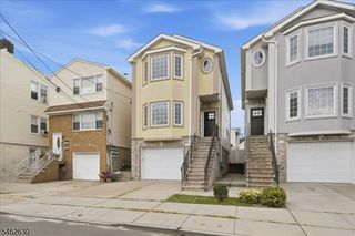 28 Davis St, Harrison Town, NJ 07029