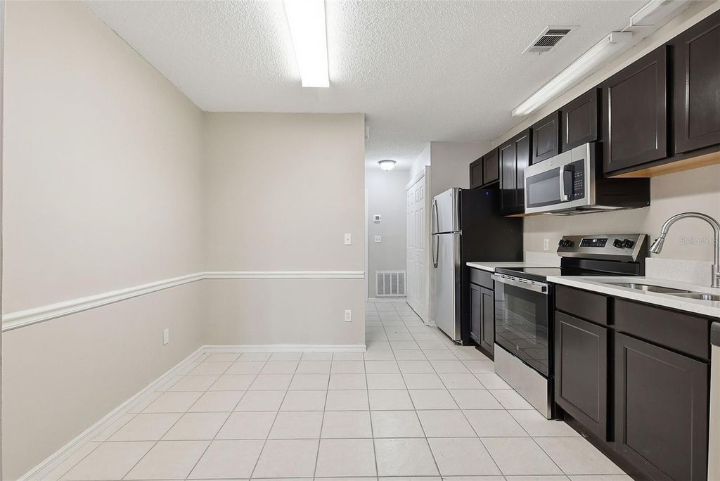 Image 10 of property listing at 17 & 19 HILLSIDE AVENUE, Orlando, FL 32803