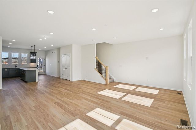 42806 Atwood Avenue, Novi, MI 48375