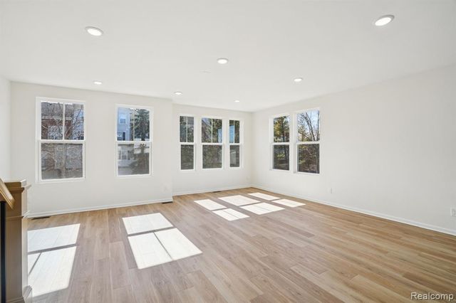 42806 Atwood Avenue, Novi, MI 48375